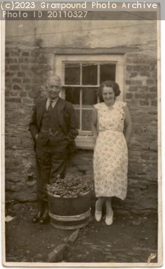 Picture of Leonard and daughter Florence Spry at Radnor House