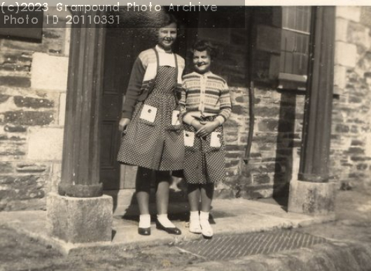 Picture of Sandra and Susan Spry at Creed Lane in 1957