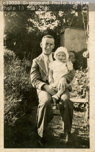 Picture of Joan Mannell and her Father