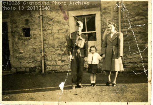 Picture of Joan Mannell and her Parents