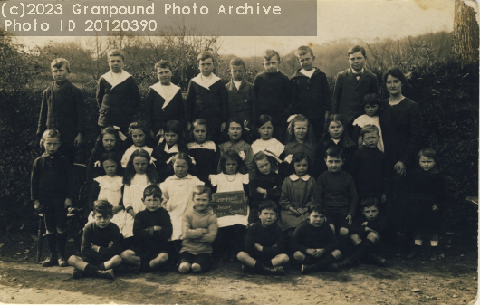 Picture of Grampound School junior group 1916 or 1917