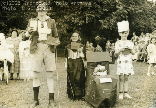 Picture of Carnival 1957 - Paramor family