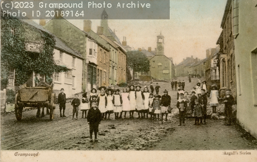 Picture of Children across the street 1900s