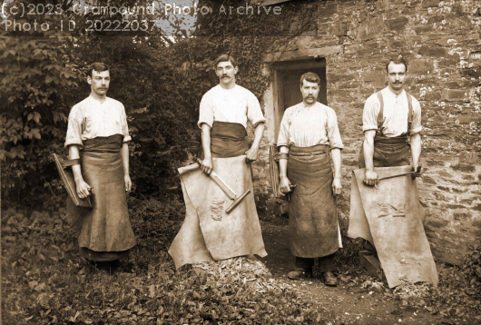 Picture of Manor Tannery staff early 1910s